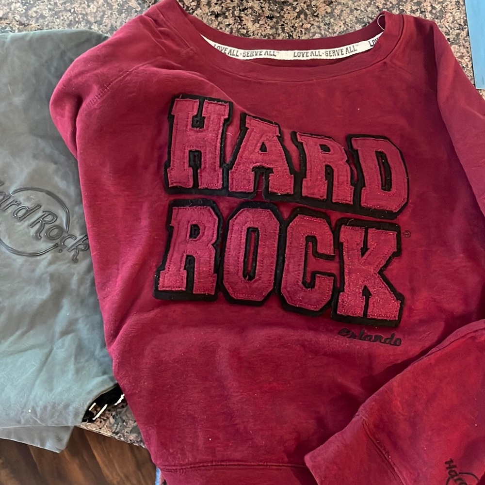 Two pieces! Hard rock drawstring bag and sweatshirt.
